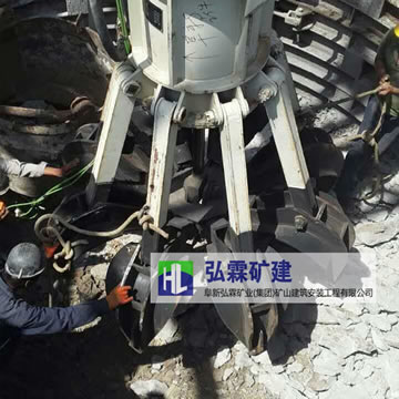 金屬礦主井井塔施工中 金屬礦主井井塔施工中